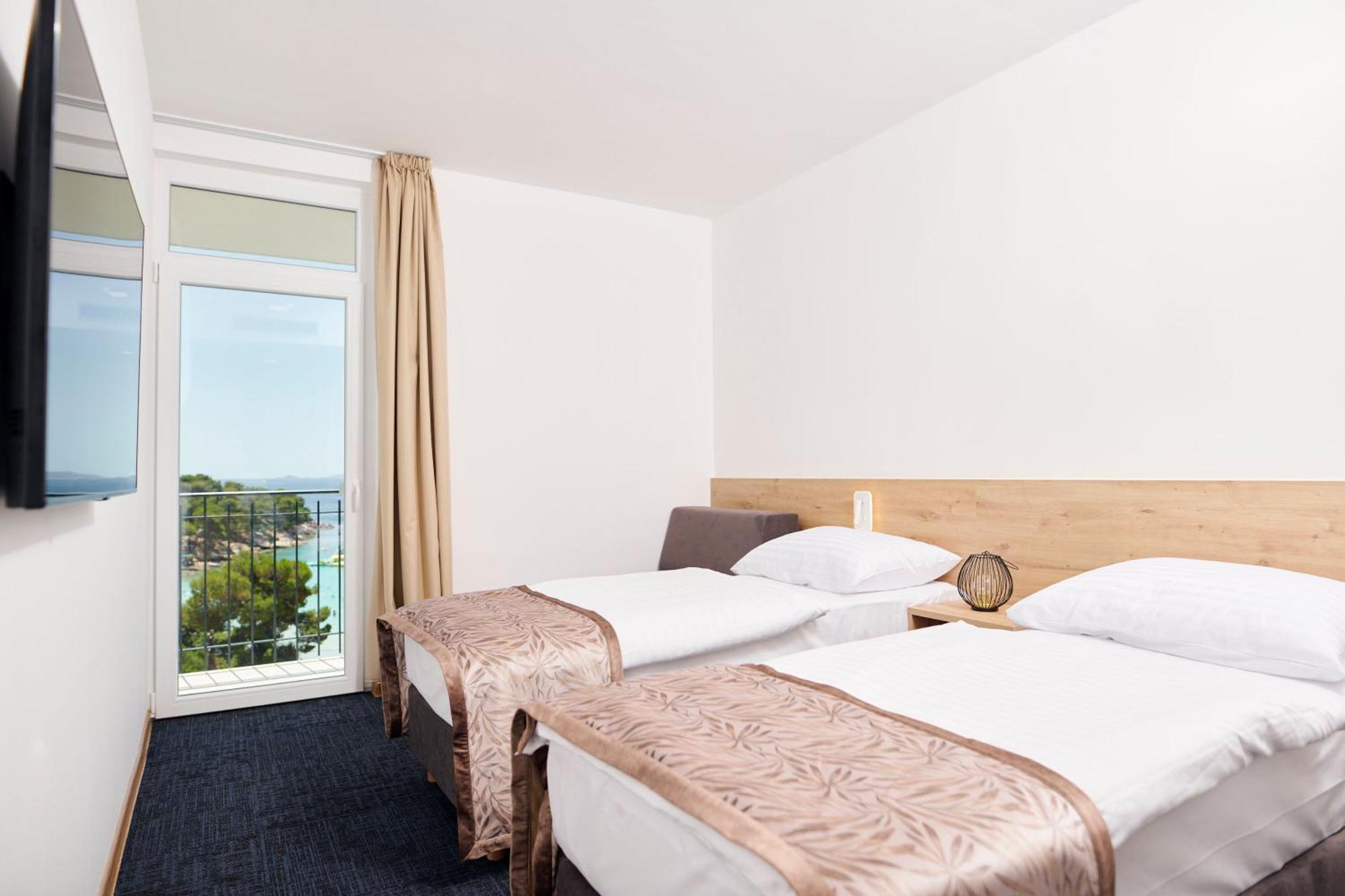 Colentum Resort Murter Habitación foto